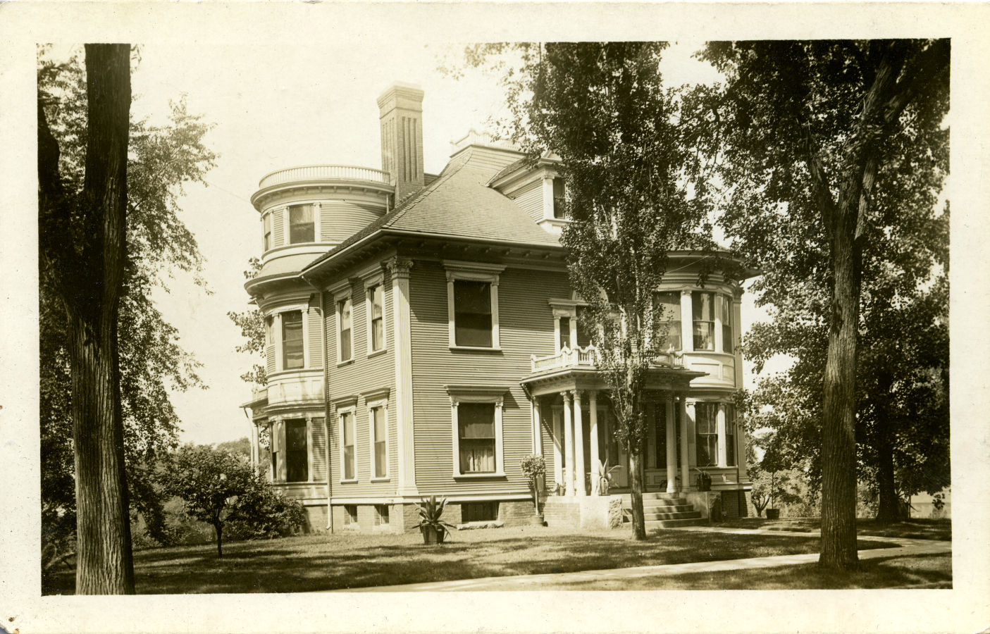 Unknown house with third floor turrett